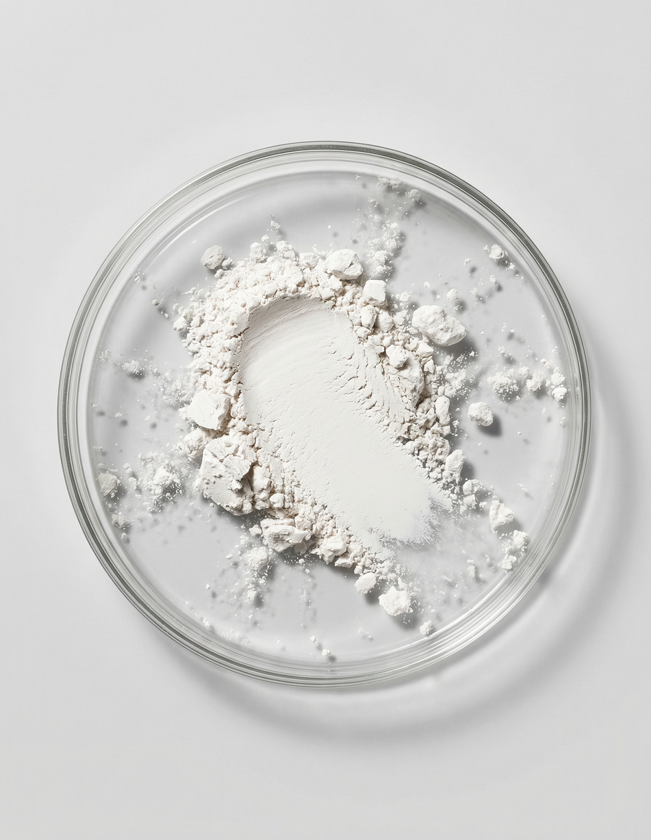 White powder in a lab dish representing zinc picolinate